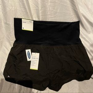 NWT Women’s Old Navy active shorts Size Small